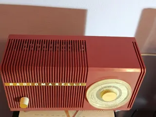 Radio Radiomarelli Roja Vintage modelo 225