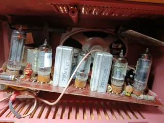 Radio Radiomarelli Roja Vintage modelo 225