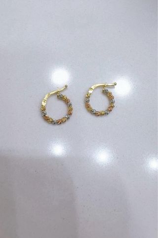 Orecchini cerchio con sfere tricolori oro 18kt