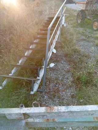 Escalera metálica 11 peldaños