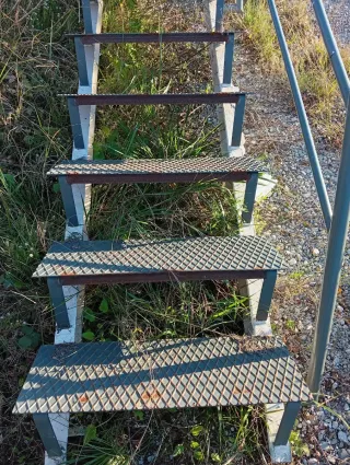 Escalera metálica 11 peldaños