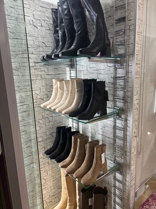 Estanterías de cristal y metal