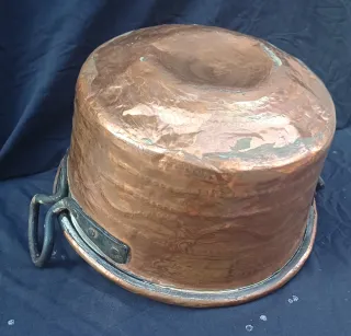 Caldero de cobre antiguo