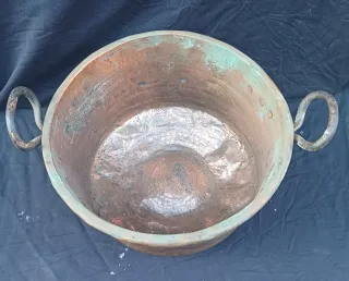 Caldero de cobre antiguo