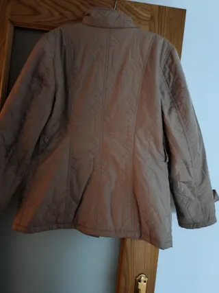 Chaqueta beige acolchada Talla 42