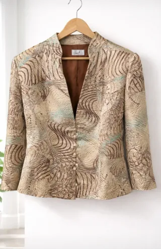 Chaqueta de fiesta  talla 52 pero no da más de 48