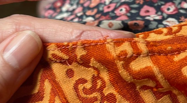 Camiseta naranja estampado étnico