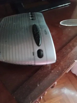 Radio Reloj YIJIA Plata y Rojo