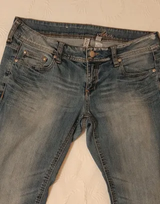 Lote 2 Jeans Azules, Only y Mango, 7 euros.