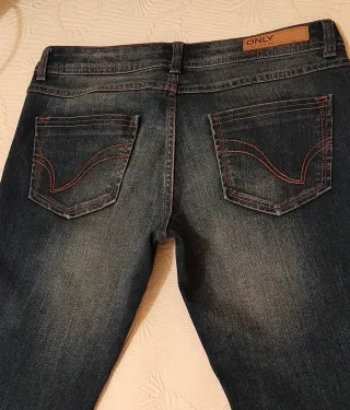 Lote 2 Jeans Azules, Only y Mango, 7 euros.