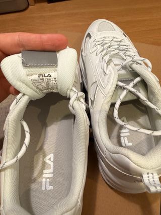 Zapatillas Fila Blancas y Plateadas Talla 39