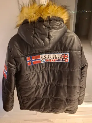 Chaqueta Nebulus chico negra con capucha