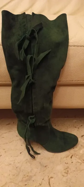 Stivali in camoscio verde con lacci