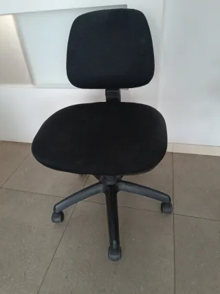 Silla de oficina negra