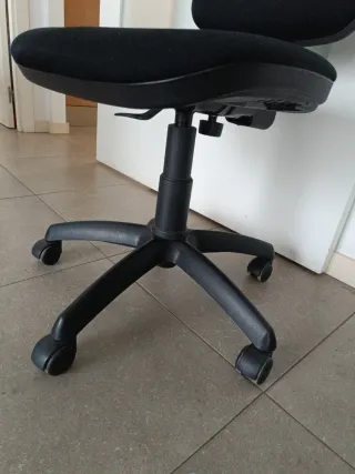 Silla de oficina negra