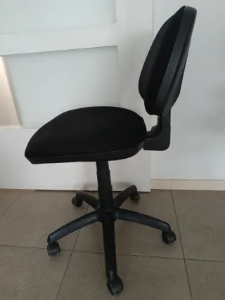 Silla de oficina negra