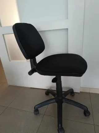 Silla de oficina negra