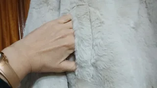 Chaquetón pelo beige talla única.