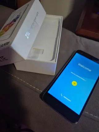 ZTE Blade A506 - Incluye cargador y manual