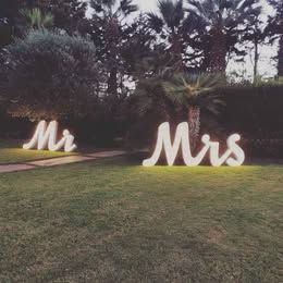 Scritta Mr & Mrs Luminosa Matrimonio