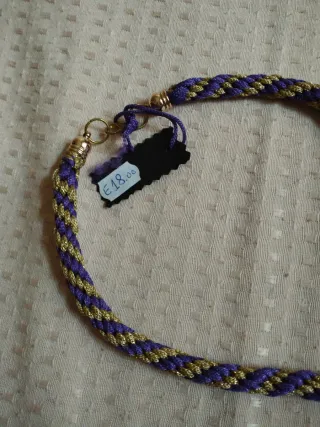 Cuore viola con cordoncino