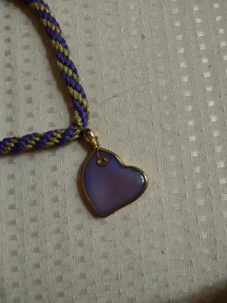 Cuore viola con cordoncino
