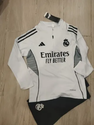 Conjunto Adidas Real Madrid Blanco y Negro. Talla