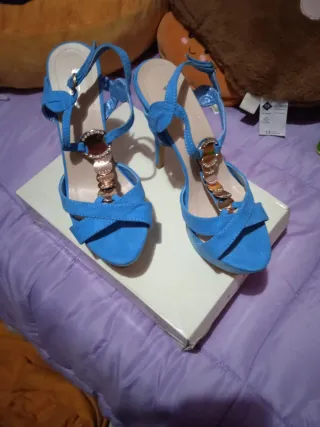 Sandalias Turquesa y Doradas con Pedrería