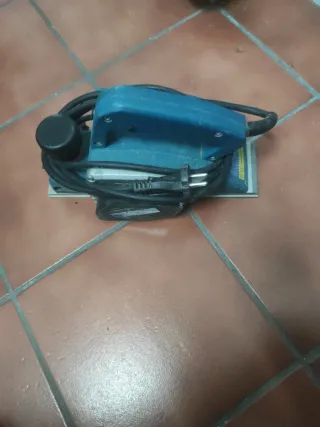 Virutex y compresor de aire y cepillo