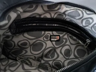 Bolso Guess Negro Piel Cocodrilo y Avestruz