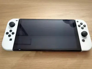 Nintendo Switch OLED + Zelda Tears of the Kingdom