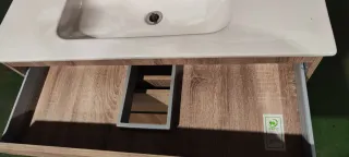 Mueble de baño con lavabo de porcelana