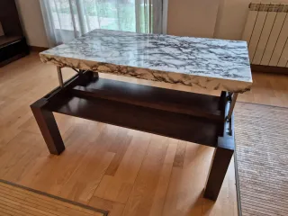 Mesa elevable sofá madera y vinilo mármol