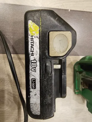 Taladro Hitachi DV18DJL a batería