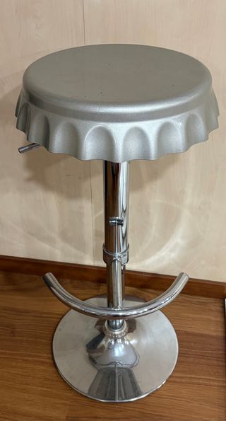 Taburete alto plateado