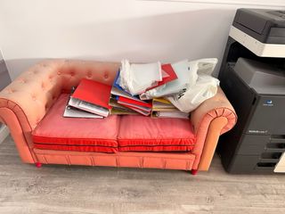 Sofá de piel 2 plazas capitoné a restaurar.