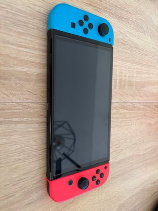 Nintendo Switch OLED + Mando Pro + Giochi