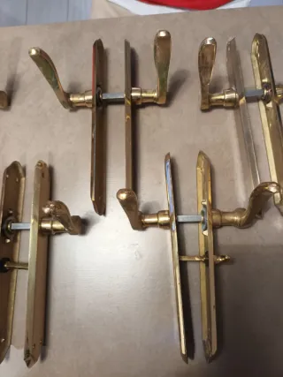 Manillas de puerta doradas vintage