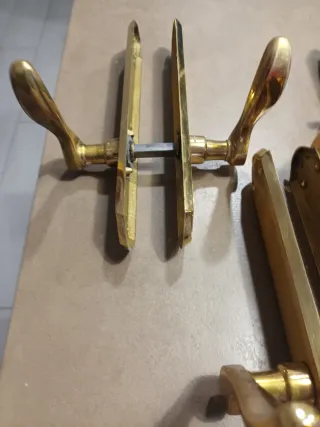 Manillas de puerta doradas vintage