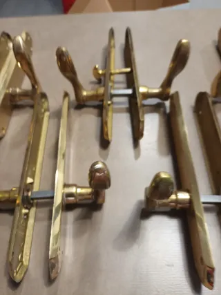 Manillas de puerta doradas vintage