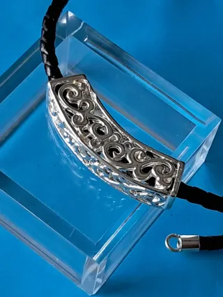 Collar plata filigrana y cuero trenzado