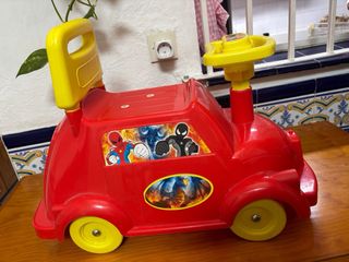 Correpasillos Coche Rojo con Volante Amarillo