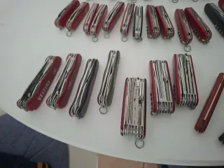 45 Coltellini Victorinox vari modelli