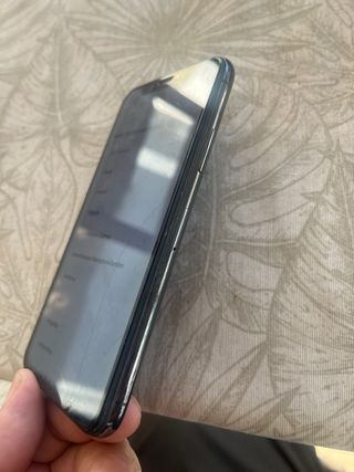 iPhone X con schermo frontale nuovo e batteria all'80%