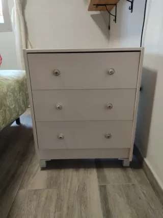Cómoda blanca