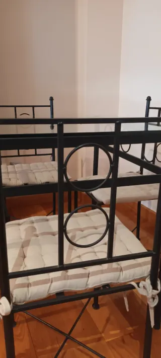 Mesa y 4 Sillas de Forja y Cristal