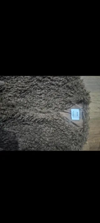 Chaqueta peluche Bershka marrón pelo rizado