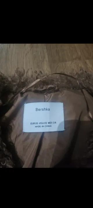 Chaqueta peluche Bershka marrón pelo rizado