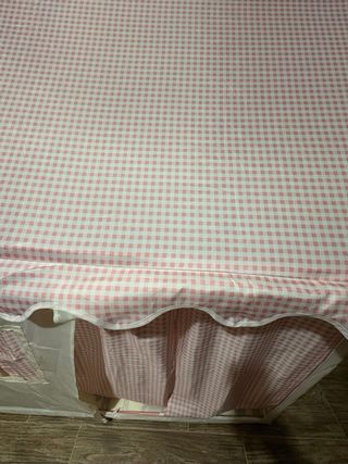 Casita infantil rosa y blanca