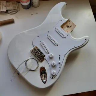 Cuerpo Stratocaster Blanco Cargado